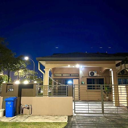 Quayside Cove Homestay - Corner House, Shah Alam Rimbayu Netflix Syok Tv Bbq Zewnętrze zdjęcie